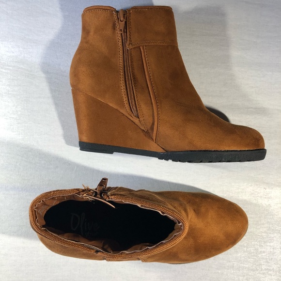 Olive Street Vegan Suede Wedge Side Zip Boot Sz 8 - Picture 2 of 7